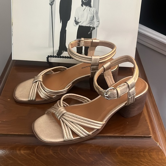 Lucky Brand Jolene Gold Sandals - Picture 5 of 15